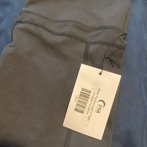 Zyia light and tight pocket leggings